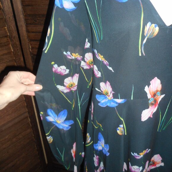 NWOT Betsey Johnson Navy floral long sleeve dress, size 6 - Picture 7 of 10